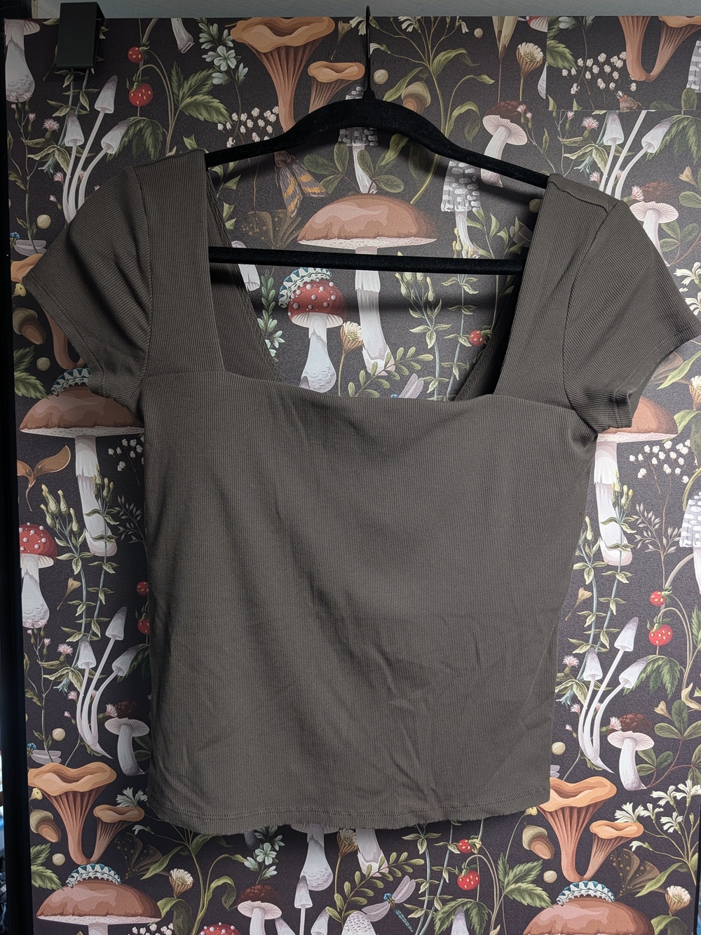 Vuori Short Sleeve Top Worh Built In Bra - Olive Green